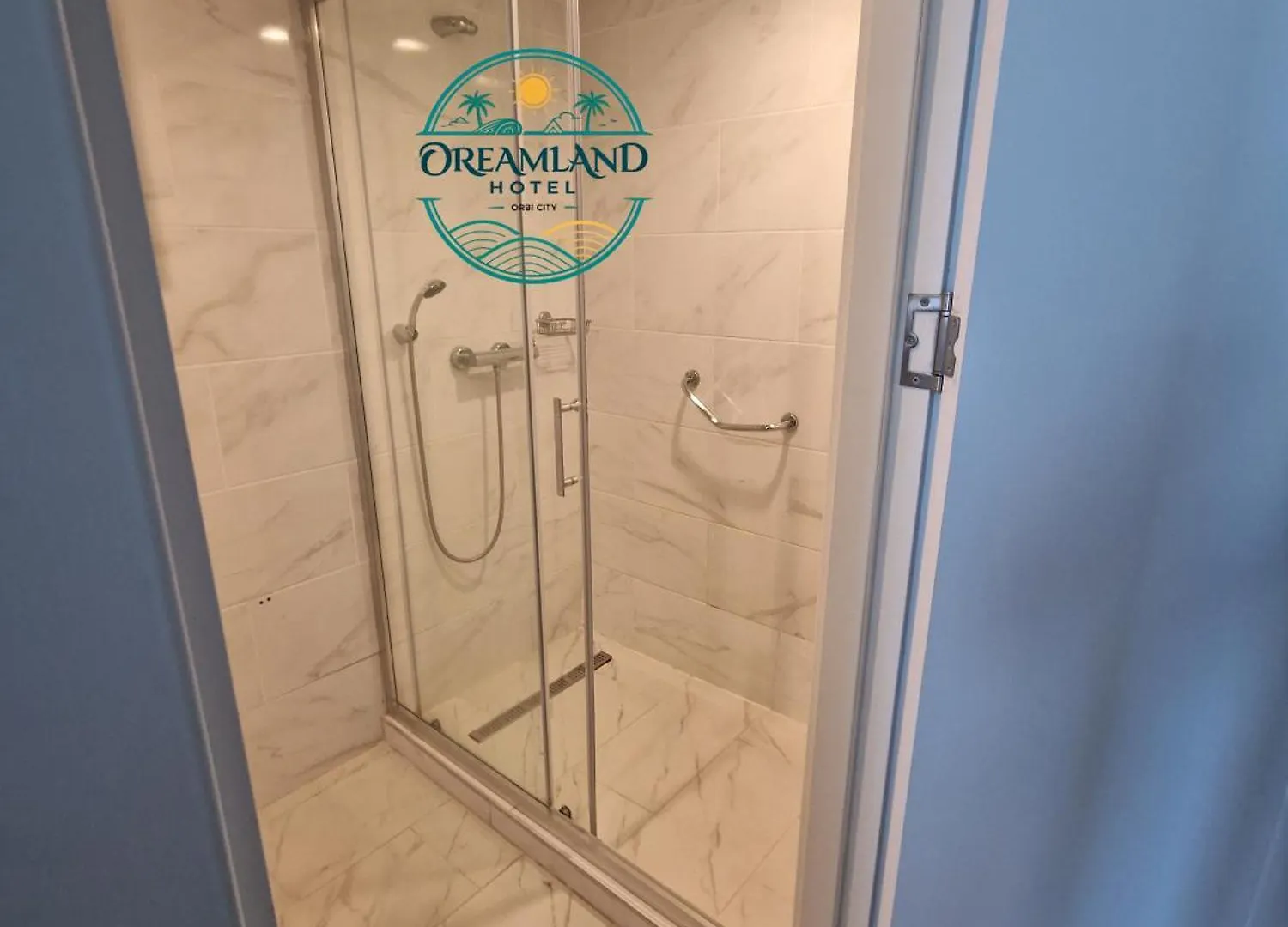 Dreamland Hotel - Orbi City 巴统