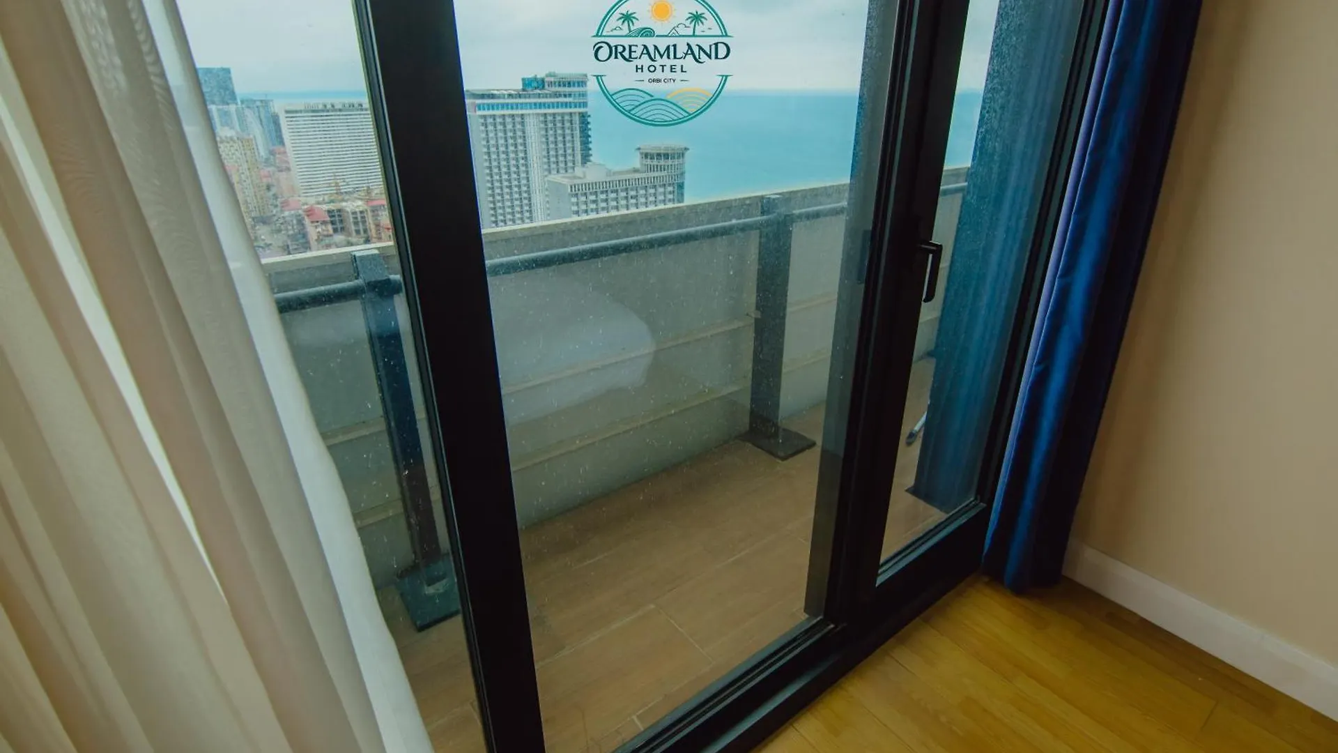Dreamland Hotel - Orbi City 巴统