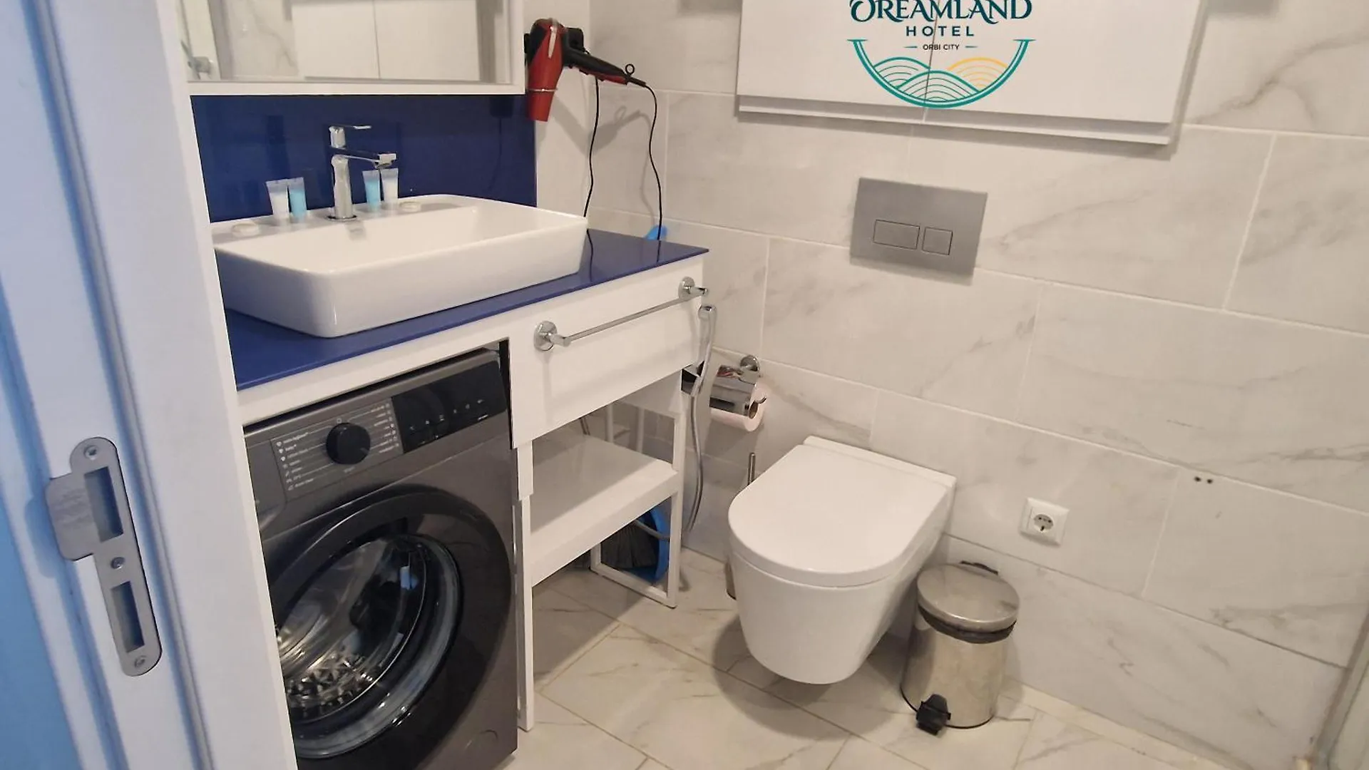 Dreamland Hotel - Orbi City 巴统